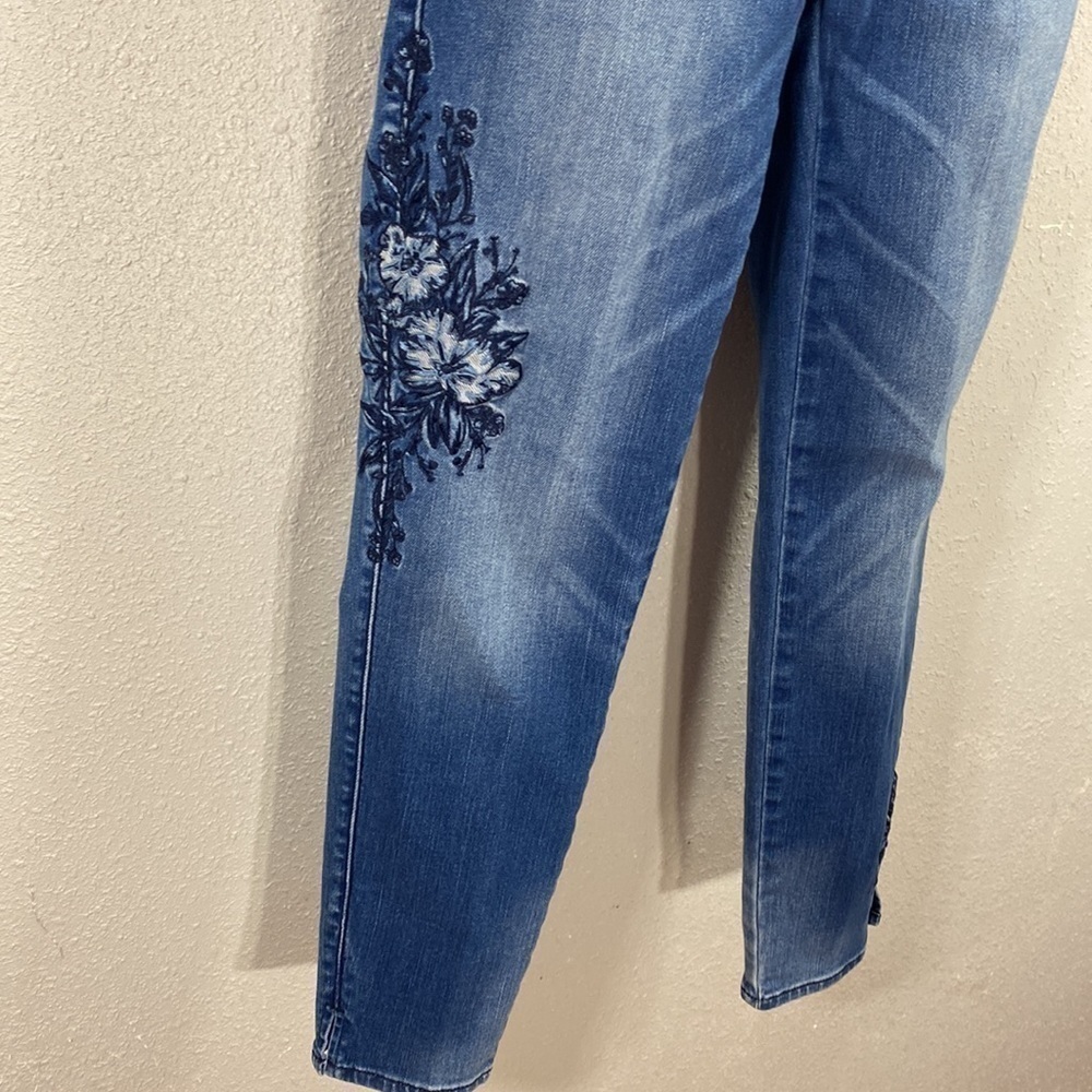 White House Black Market Floral-Embroidered Skinny Crop Jeans 2 - Picture 6 of 12